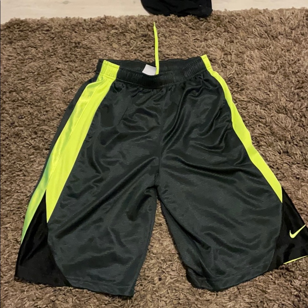 Nike boys shorts boys XL gray and neon gre…